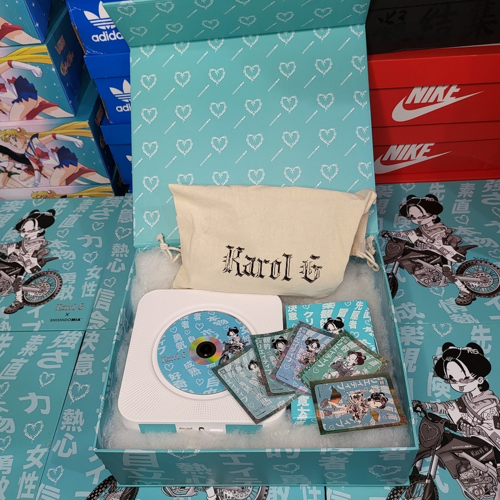 Karol G x Shishidomia Limited Edition Box